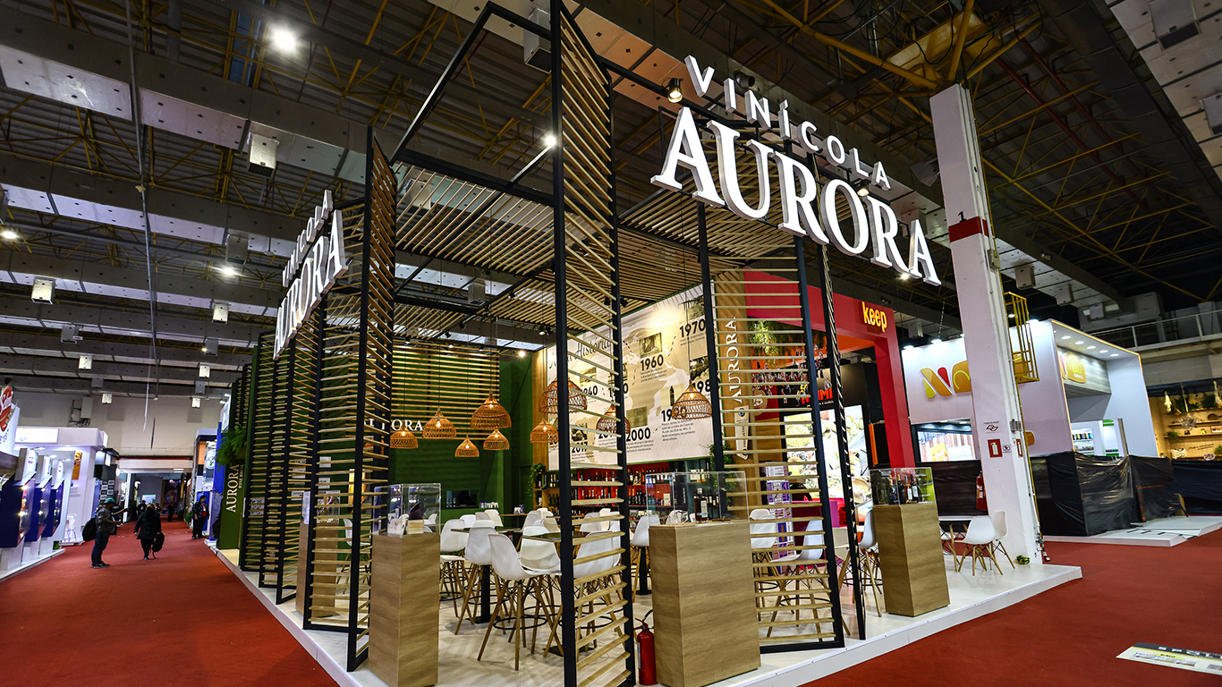 Participação da Vinícola Aurora na maior feira de alimentos e bebidas das Américas marca retorno aos eventos de negócios após dois anos
