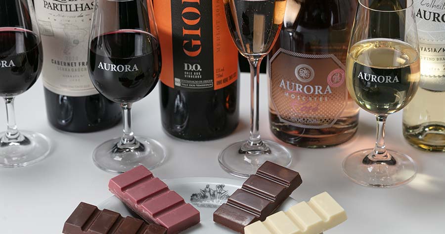 vinho e espumante da aurora harmonizado com chocolate
