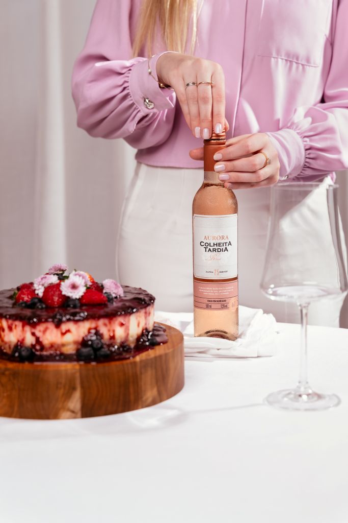 vinho rosé aurora colheita tardia é ideal para acompanhar sobremesas