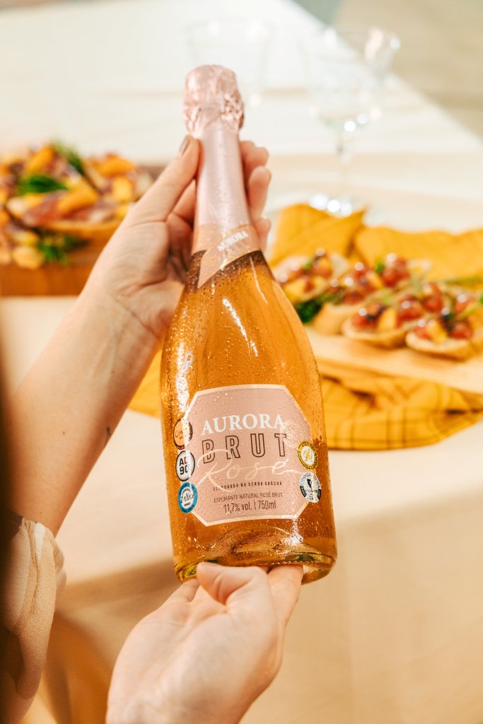 espumante aurora brut rose harmonizando com canapés