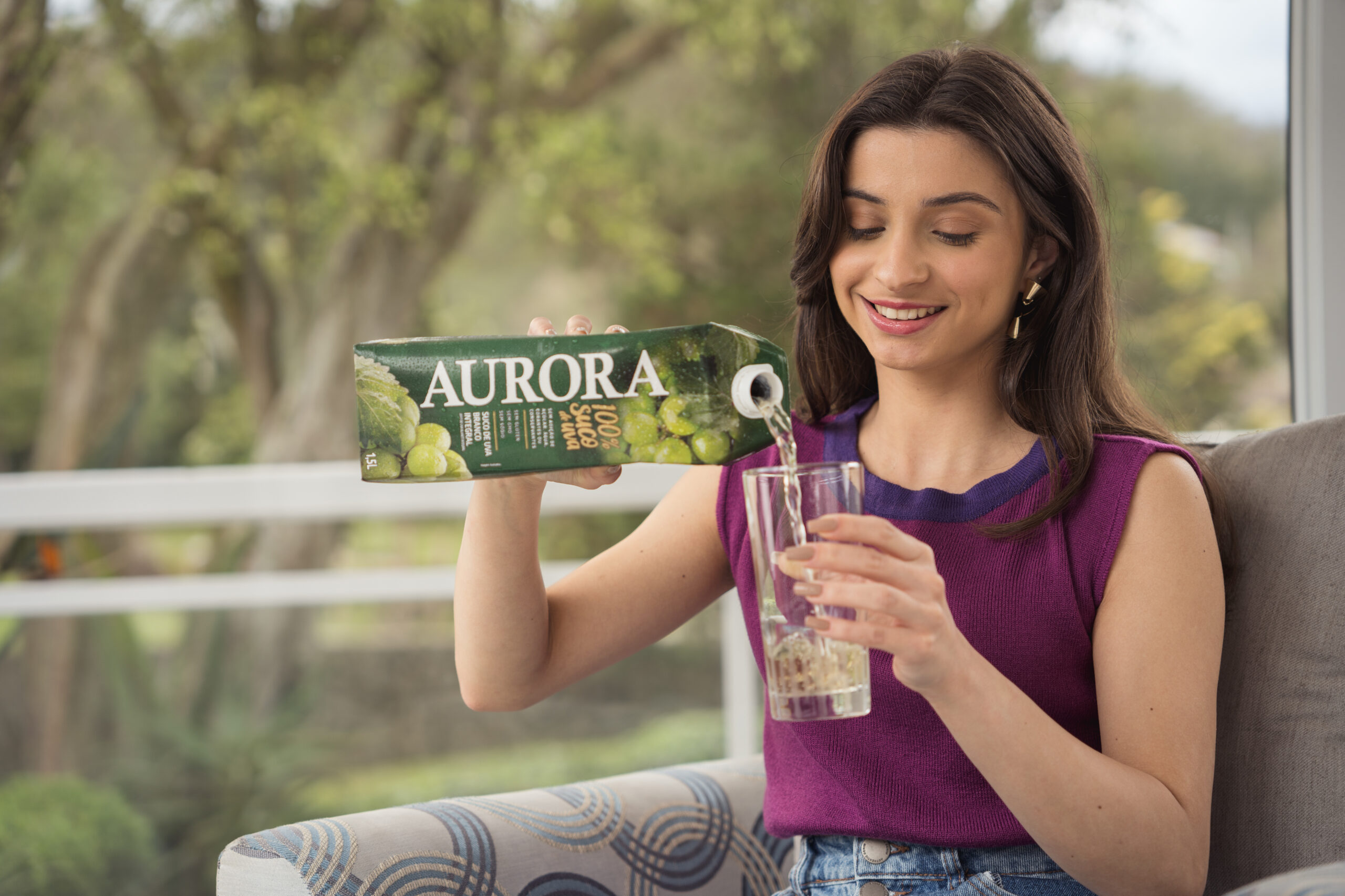 Desfrute do Verão com sabor e praticidade: Dicas para manter-se hidratado com Suco de Uva Aurora