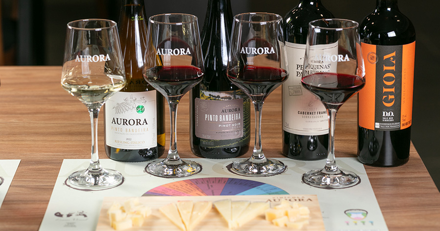 Vinícola Aurora promove degustação harmonizada de vinhos e queijos no mês dos namorados