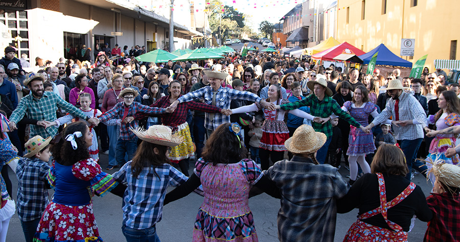 Cinco mil pessoas prestigiam 3ª Festa Julina Solidária da Cooperativa Vinícola Aurora